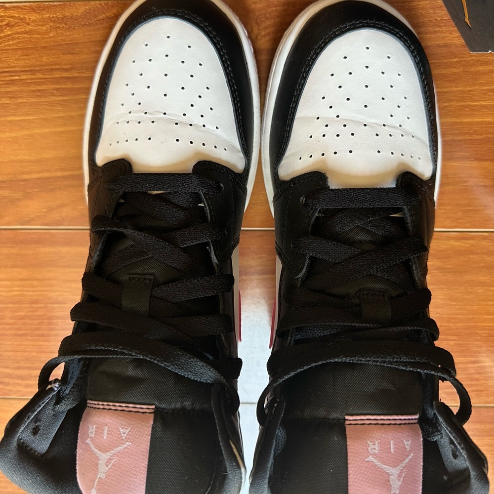 Jordan Women's Sneakers Black White Pink - Picture 3 of 9